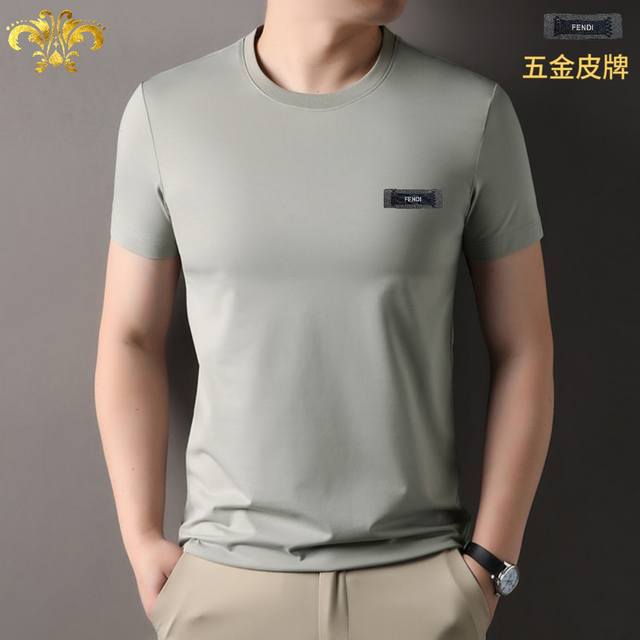 p150 芬迪 25年夏季新款男士圆领短袖T恤 官网同步 甄选优高端丝光棉面料 做工精细 弹性柔软，独特设计 品味首选 真正的代工厂出品， 送人自己穿都非常显档