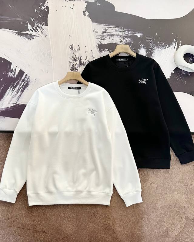 上新250 (刺绣款) 专柜加绒卫衣-Arc'teryx / 始祖鸟24冬款年两色Emblemlogo字母刺绣加绒加厚保暖圆领卫衣男女同款。 面料亲肤！冬季必备