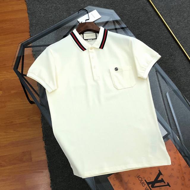 上新P230 gucci古驰2024春夏新款经典刺绣Polo衫T恤 高版本高品质 原版面料网红明星同款 官网绣翻领现货！采用原版面料 翻领和袖口标志性拼接 衣领
