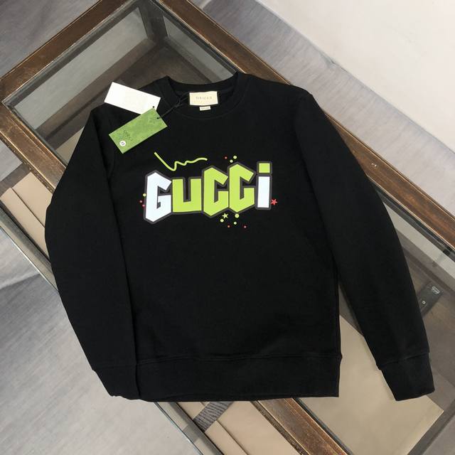 180 gucci 古驰 2025秋冬新款卫衣，潮流不过时经典款，进口数码印花图案，定制卫衣毛圈420克面料，厚实挺阔有有形，细节无可挑剔，上身版型超赞！时下流