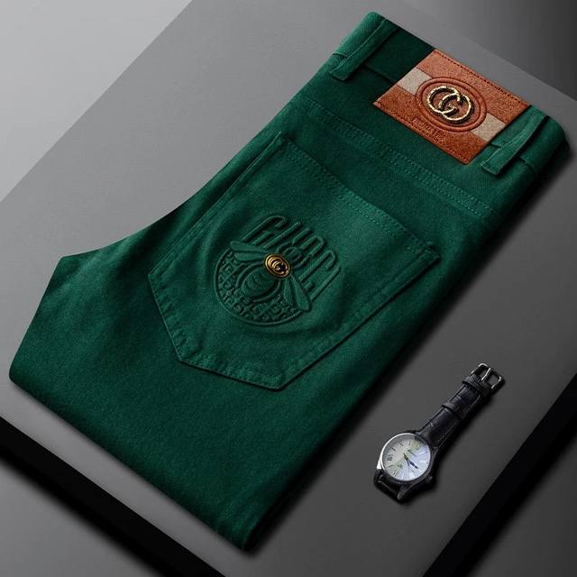 专柜新品 P250 Gucci 2025最新品卫裤-专柜同步有售，原单狠货，休闲时尚，上身很有特点！吸睛而有亮点，进口高密度纯棉毛圈面料，密度高，保暖性强，表面