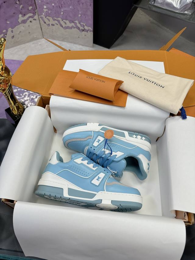 p420 louis Vuitton 驴家的爆款！Trainer板鞋，每个人都必须入的款，绝不后悔！ 超级百搭高级！什么衣服都好搭。最主要是超耐看的。 顶级代工