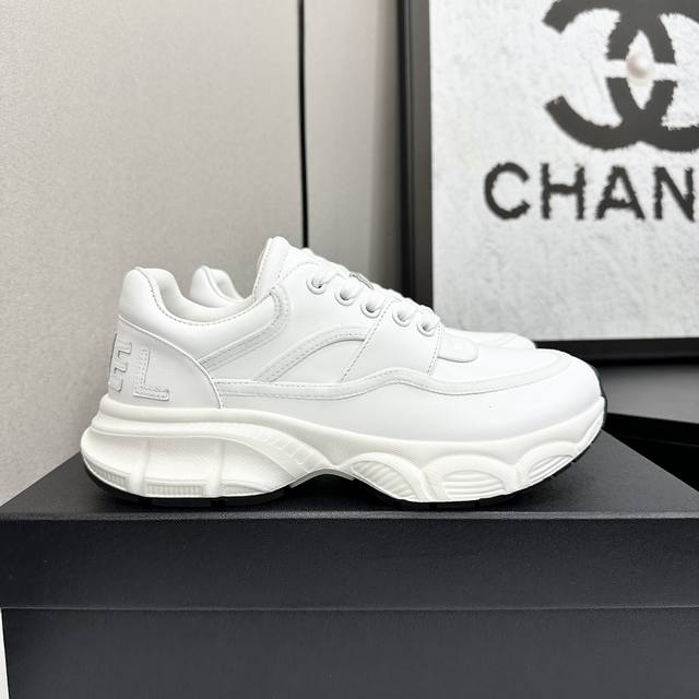 p440 Chanel香奈儿老爹鞋 2025专柜顶级休闲款运动鞋 这款经典设计；鞋面多种工艺电绣的风格；大底却时尚运动；不平凡的拥入了多种配色元素…… 多元化混