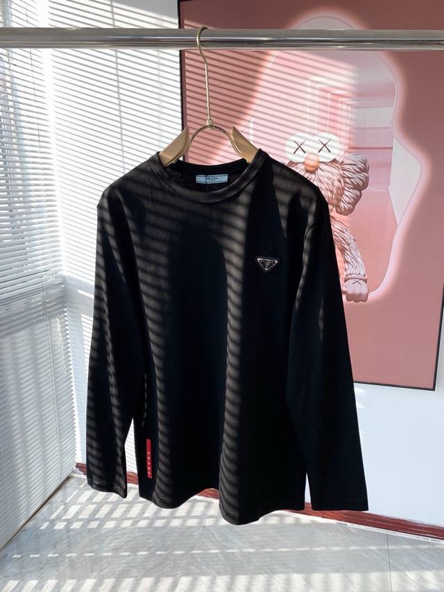 p200 Prad*A普*达2023秋冬新款打底，最新款全网独家首上！！~既经典有时尚百搭，谁不爱啊，将经典再次展现，非常的耐看，自带低奢光环与辨识度！Pr*D