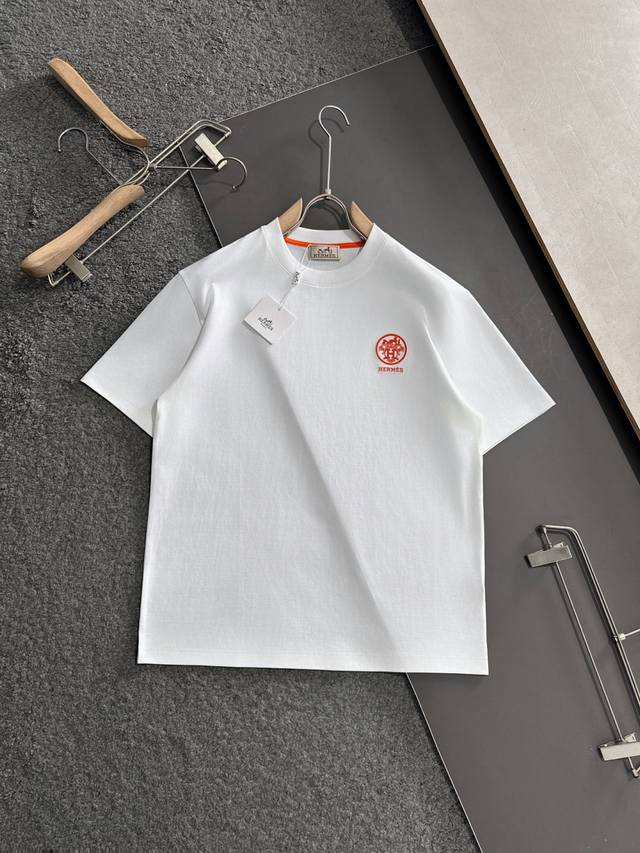P220 H 2025Ss春夏最新款圆领时尚短袖T恤，官网同步，专柜纯棉面料！贴肤舒适，耐看又好穿，经典简约Logo设计，原厂工艺一丝不苟，型男必备单品 码数M