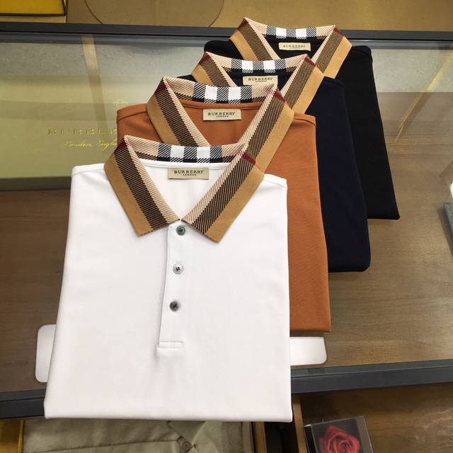 专柜新品P230 【Burebr..Y...】 2025春夏新品 时尚Polo/翻领短袖 高级定制百搭款式 任何人都可以轻松驾驭 面料全订制工艺 胸前奢华经典品