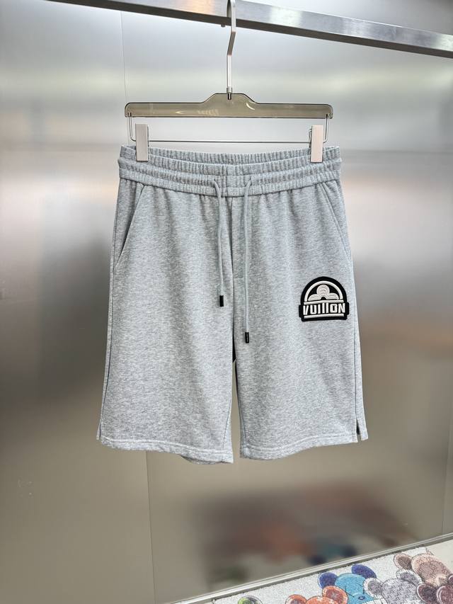 230 驴牌*2025S春夏限定款短裤上架，男女同款.兜位下方采用3D绣花工艺，立体又时尚.经典品牌老花标识.后兜位原版经典黄色标识.面料触摸手感细腻，极具立体