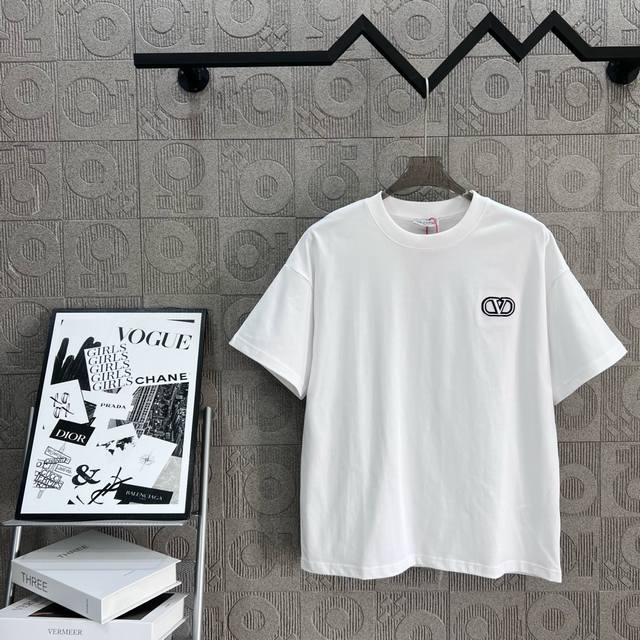 120 valentno 华伦天奴 小标刺绣 logo经典识标印花 精致升级，灵感源自八十年代复古 原版面料 官方同款 短袖T恤 定制260克同缸染面料 手感非
