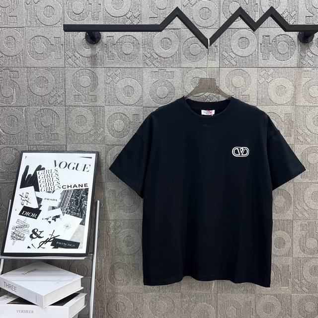 120 valentno 华伦天奴 小标刺绣 logo经典识标印花 精致升级，灵感源自八十年代复古 原版面料 官方同款 短袖T恤 定制260克同缸染面料 手感非
