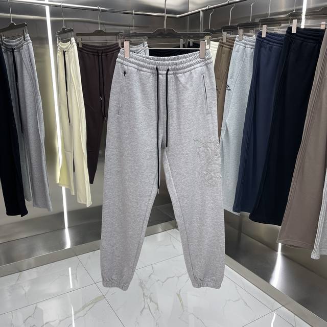 p210 burberry巴宝莉经典款 高品质 三标齐最新英文Logo刺绣卫裤 定制320克双面透气面料 束脚版型设计 前裤袋打枣工艺，，很显腿长 采用经典最新