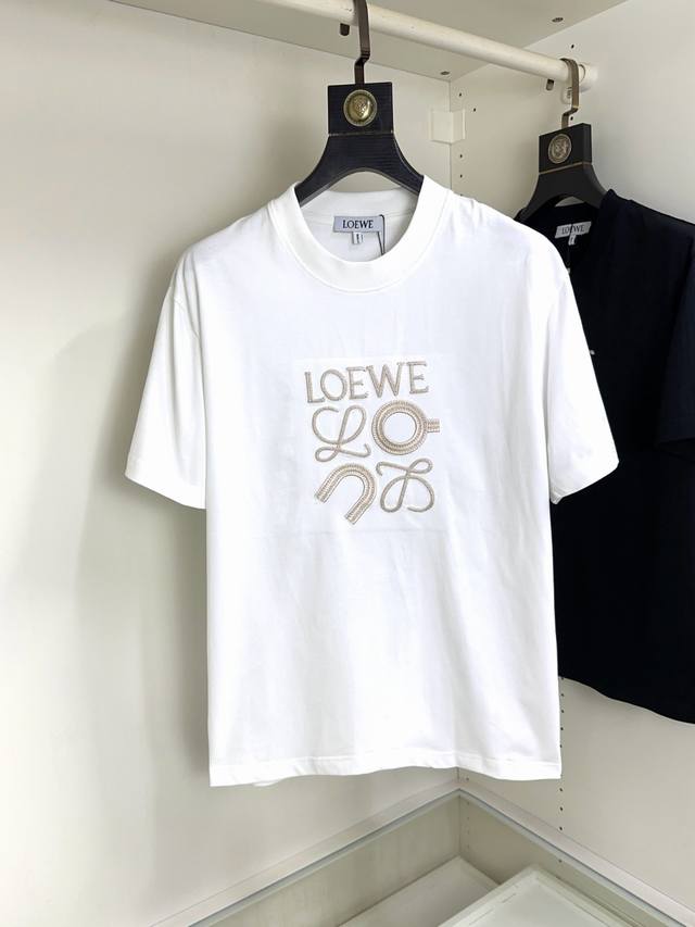 p210 Loewe 罗意威 胖哥福音最大Xl可穿200斤 顶级圆领休闲短袖 顶级版本 高级定制百搭款式 任何人都可以轻松驾驭 面料全订制工艺 胸前奢华经典品牌