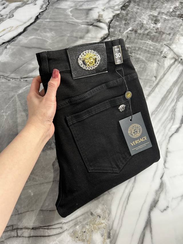 p250 Versace/范思哲 2025春夏欧洲专柜新款 超A代购级别海外贸易公司订单货源，顶级原单高端男士定制时尚小直筒牛仔裤。 25Ss春夏Versace
