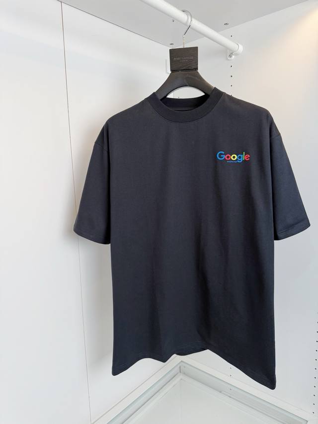 p180。Balenc*Aga X Google巴黎*家 谷歌联名款 25Ss春夏新款时尚水洗棉质圆领短Tee，男女同款Logo图案印花宽松廓形短袖T恤衫！同步