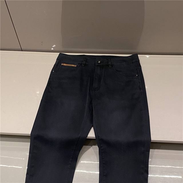 p270。Z家经典Xxx系列，意大利典范系列精品，2025春夏装款男牛仔裤 完美酵母水洗工艺，经典海岛长绒棉，纤维更长更柔顺，手感顺滑舒适透气，秋冬穿着更加舒适