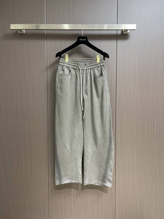 310 balenciaga 2025Ss早春新款直筒休闲卫裤，简约时尚新款定制面料，身穿手感舒适 低调不失奢华 非常有档次搭配裤脚渐变设计时尚高端 裤型款式和
