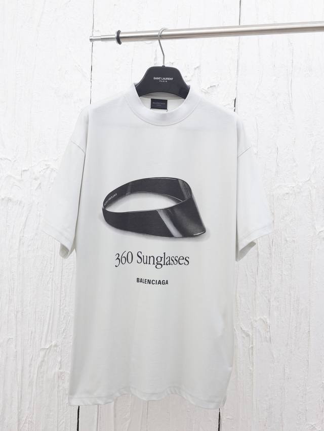 p170 balenciaga*/巴黎25春夏新款太阳镜印花短袖T恤 采用21支精梳赛络纺纱，对板定织加密加厚单面布，无尘烧毛加食毛工艺，洗后无毛绒。洗后克重2