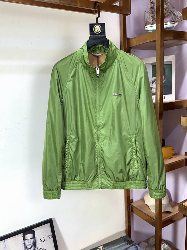 p360 Burberry 巴宝莉 新款时尚高端男款，经典爆款夹克推荐！男士外套，时尚休闲外套夹克 ，高织超细腻的高科技爽滑复合布材质，面料的质感很高档细腻，档