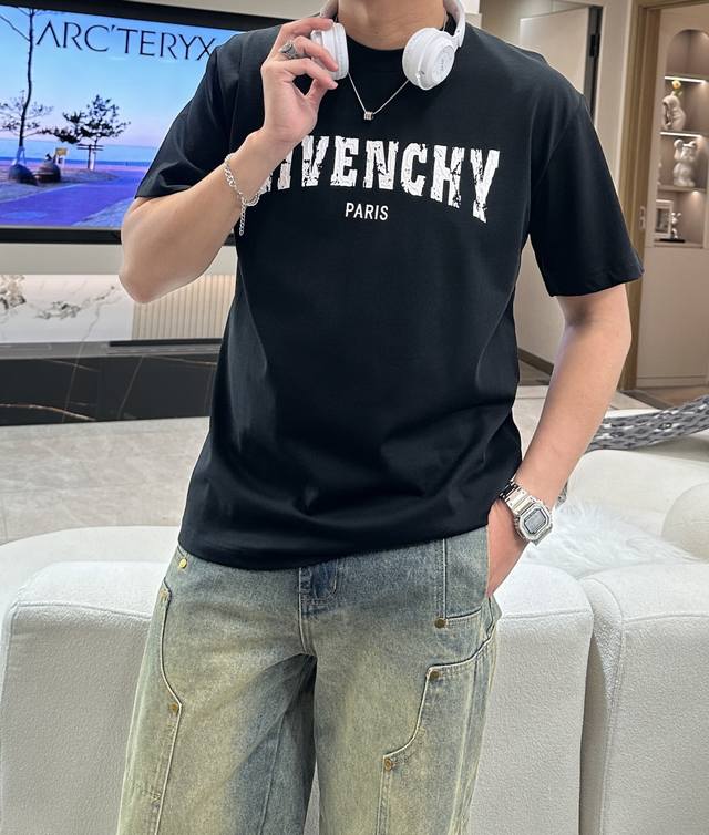 p260 纪梵希 官网同款 官网同款 官网同款 重磅推荐！2025Ss夏装新品 专柜在售 最新系列图案Logo短袖T恤 必须人手一件的节奏！进口顶极精梳棉面料，