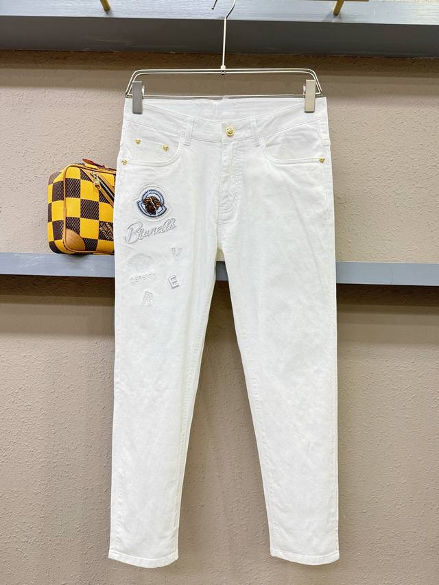 p250 Versace 范思哲 原单牛仔裤 2025新款，原版牛仔裤 原版重工打造，品牌经典Logo设计，三标齐全！原版五金辅料。专柜定制牛仔面料，完全对版专