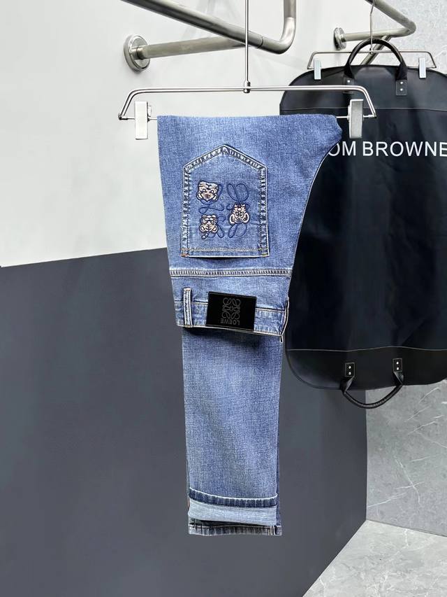 P250【罗意威】高品质 2025春夏官网高端新品原单少数帅爆牛仔裤，百分百原单 百搭神器！今年最新流行的风格设计款式，采用进口棉花制作成的单宁布，上身舒适，剪