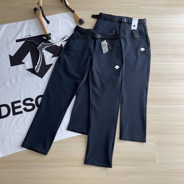 主图220 薄款长裤Descente / 迪桑特 户外腰带款休闲裤男子针织休闲长裤 一款封神之作的男士长裤，不仅户外可穿，城市商务休闲也可搭配！官W在售900+