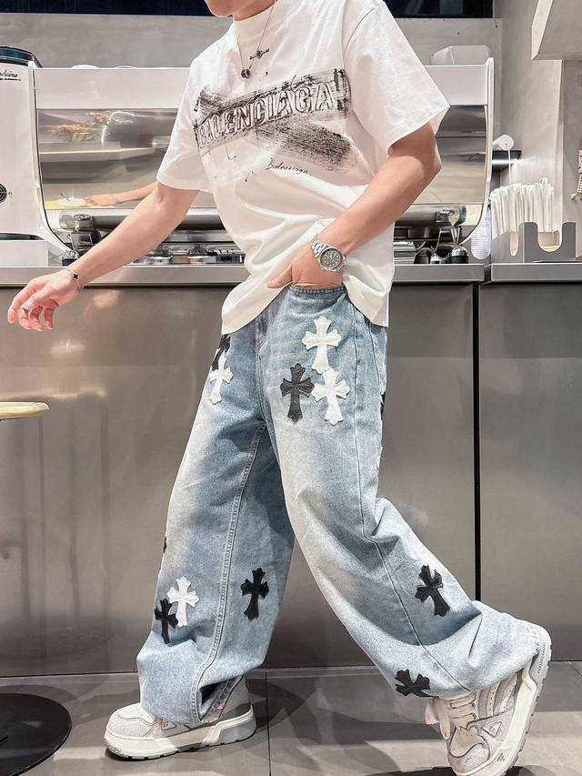 p210 2025夏季新款 巴黎世家 【凹凸工艺】手绘定制标休闲T恤 定制260G高支100%纯棉面料 宽松版型 工艺精细 舒适休闲百搭 颜色：黑色 白色 尺码