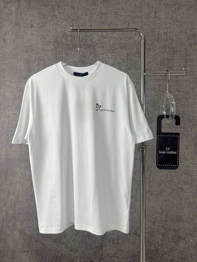 p200 Y150S250Louis Vuitton /路易威登 2025新款花卉短袖T恤圆领男女同款 本款 T 恤以简约设计融合路易威登经典元素，彰显品牌精髓
