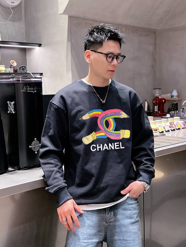 P220 Chanel 官网 新款字母印花双层重工字母图案不管是T桖还是卫衣都是每年的爆款单品 前幅大面积印花采用大康丽数码印花机直喷 成本极高 经过多次的调试