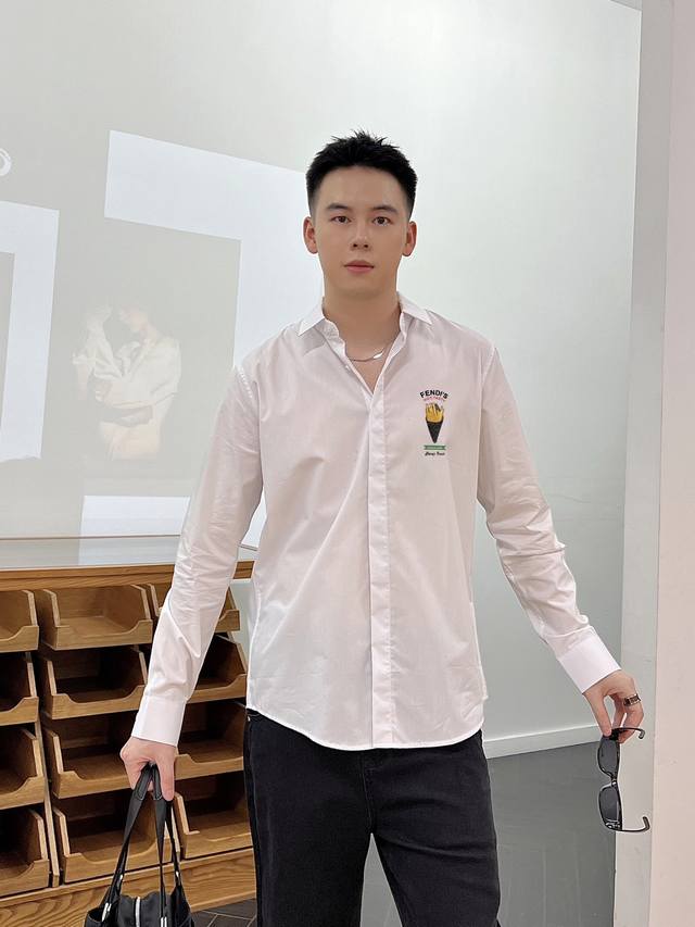 p220 芬迪 专柜最新款男士必备款衬衫，100%天然棉，舒服透气，原单狠货，原版面料，柔软舒适，上身高端又奢华，足够场面的档次，这款衬衫无不骄傲的让你满意有面