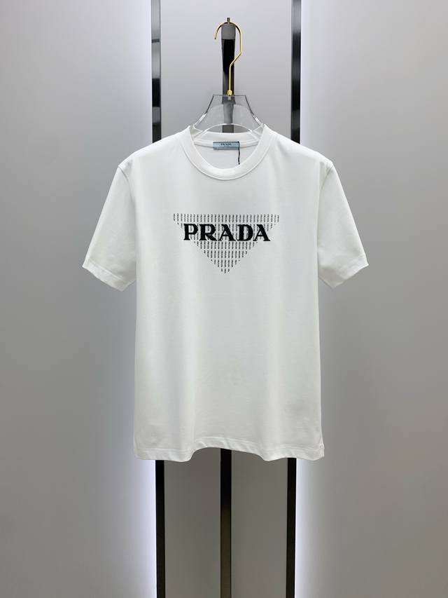 p210 高版本 普家2025新款经典圆领短袖，时尚百搭经典元素打造精致工艺专柜面料，顶级元素融合打造，经典短袖3标齐全，潮男时尚，无论是上身舒适度还是都是无可