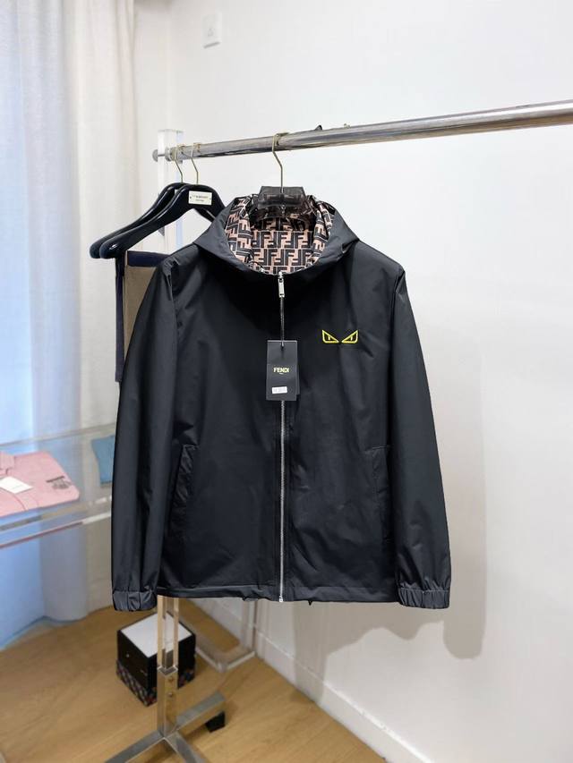 p380 芬迪 官网同款，提前发售！2025春季新款男士夹克外套，原单三标齐全高端版本！专柜定制记忆面料 透气舒适度高，细节无可挑剔，品牌元素设计理念，体现高品