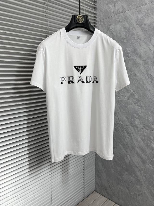 p180 Amiri‘’2025Ss春夏最新款圆领时尚短袖T恤，官网同步，专柜纯棉面料！贴肤舒适，耐看又好穿，经典简约Logo设计，原厂工艺一丝不苟，型男必备单