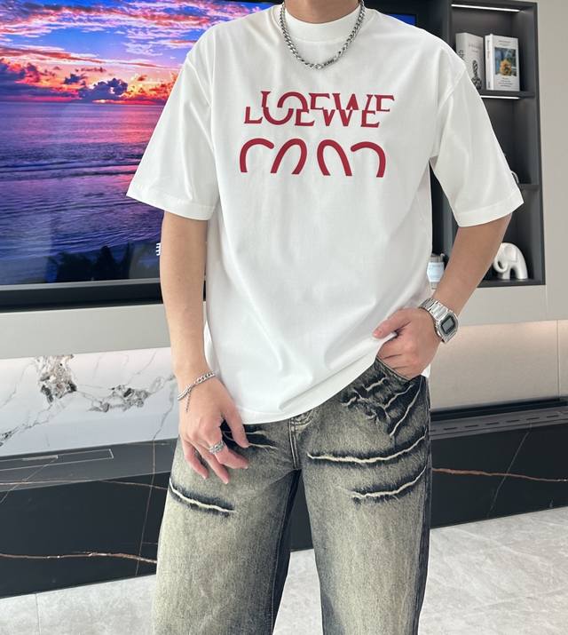 p300 loewe 2025春夏款/官网同步 面料采用重磅纯棉精梳棉面料，Os宽松版型，上身版型超正！日常百搭，衣橱必备单品！ 尺码 S-3Xl（版型偏大）