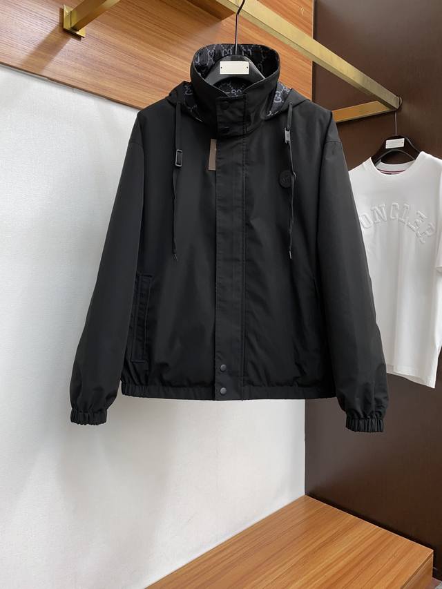 p440 新品立领双面夹克外套，时尚帅气，简约百搭款 定制原版面料 提花织带设计 不仅挺括，定制皮标装饰 保持潮流的廓形，又穿着舒适，纱织更细腻，码数M-3Xl