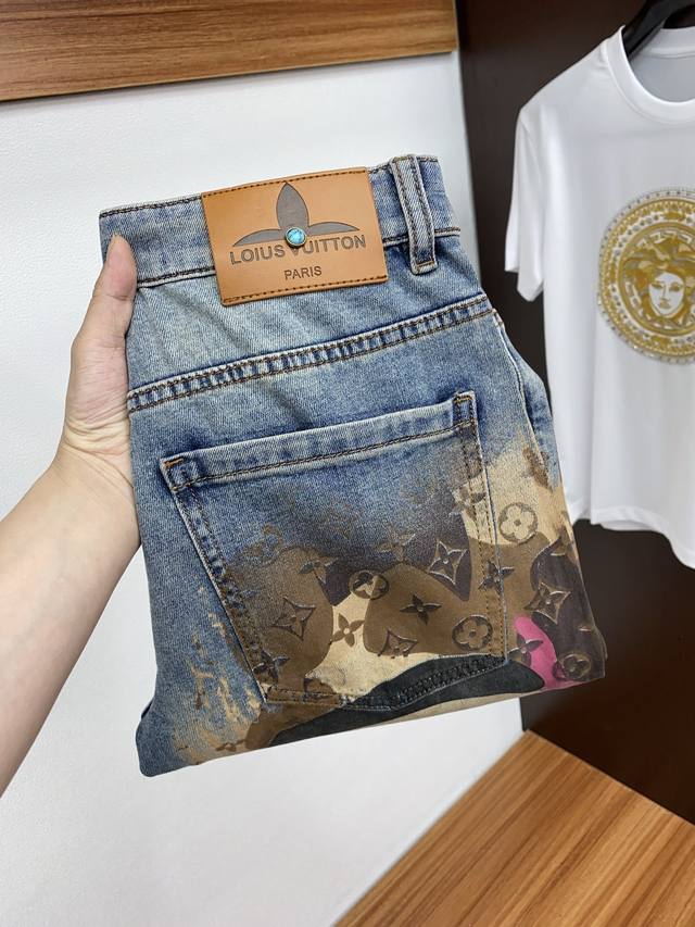 p320 1V 路易威登 25春夏新品 修身原单男士水洗牛仔裤纯血统品 每季必出的类型，无需质疑的热卖王牌单品，符合四季最佳的搭配色号 整体的风格延续了Slp的