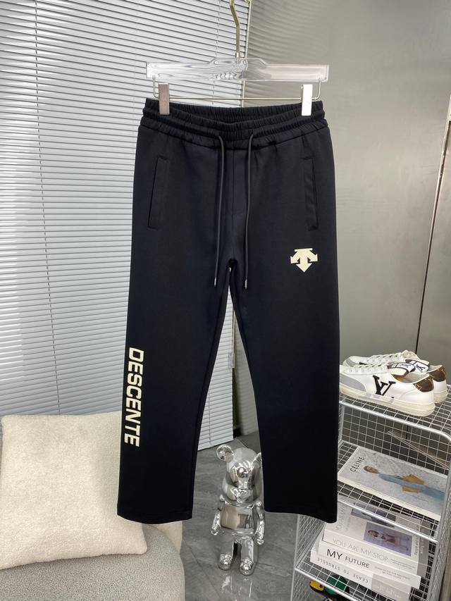 p250 Descente迪桑特 新款来袭 2025春夏新款直筒休闲裤，版型微阔，进口高密度定制面料，舒适柔软亲肤，笔挺不易起皱，简单明了，超级百搭上身效果超级