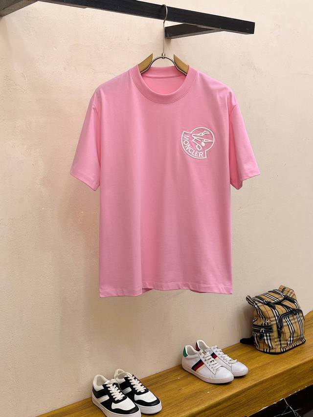 p200 Mon* 顶级版本 2024秋冬新品加厚290克短袖 火爆上市啦 定制顶级优选洗水棉面料 上身舒适度高 专柜同款装饰 轻奢内敛低调奢华 内搭外穿轻松驾