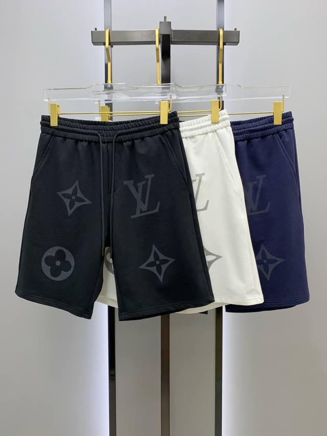 p170 Lv/驴家 25春夏新款松紧带休闲短裤，专柜定制面料 透气舒适度高，细节无可挑剔，品牌元素刺绣设计理念，体现高品质。手感细腻柔软！呈现休闲裁剪，上身版