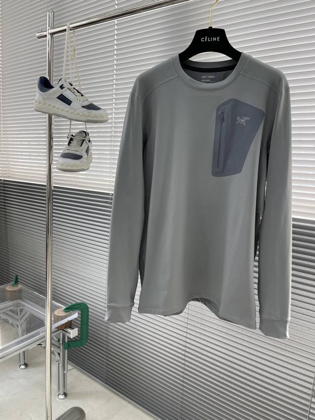 p250 - 鸟家 25春款户外男士Rho Lt系列运动健身休闲弹力超柔轻量针织长袖衫，薄绒内里套头圆领无缝压胶拉链口袋抓绒打底衫，打底保暖可外穿的实穿款！科技