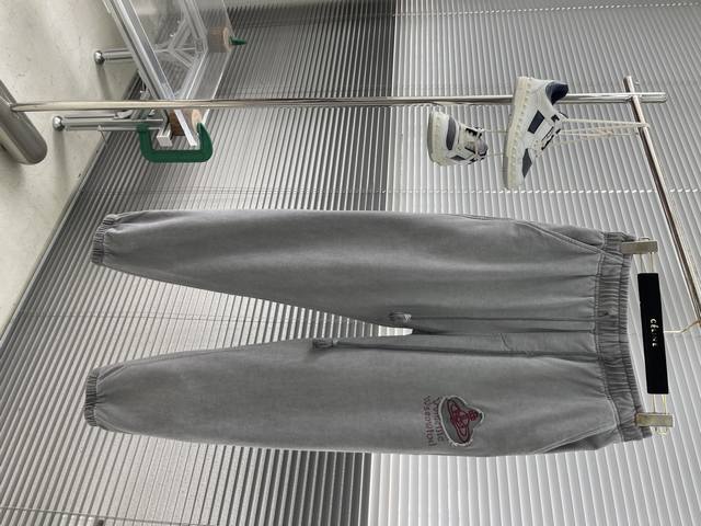 p270 -Vivian西太后 2025新款重工洗水卫裤 新款到位 重工洗水烧花工艺立体绣花工艺结合，百搭不挑人 男生女生同款 太帅了 码数：M-3Xl