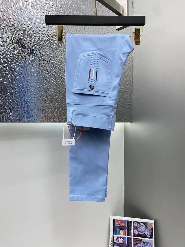 p240 蒙口 2025春秋新品 修身男士牛仔裤纯血统品 每季必出的类型，无需质疑的热卖王牌单品，符合四季最佳的搭配色号 整体的风格延续了Slp的基调，通体融入