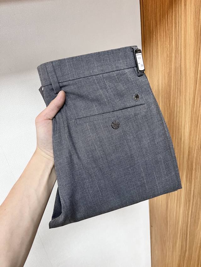 p220 Lp 2660年春季最新品牛仔裤出入专卖店无压力 专柜热销款 品味与价值共享 身穿着非常舒适 低调不失奢华 穿出去非常有档次,裤型款式和裁剪亦无需多言