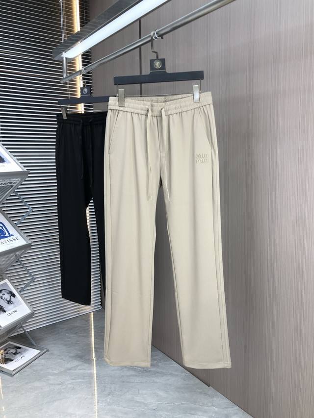 p230 Miu Miu 缪缪公司高级订单订制高品质时尚户外休闲裤。2025春夏新品！超级百搭款。独家定制面料，手感细腻柔软，贴身舒适，上身超有型！原版定制专柜