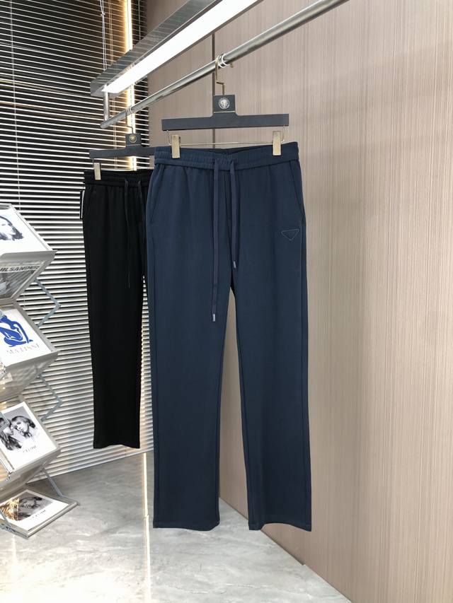 p230 Prada 普拉达公司高级订单订制高品质时尚户外休闲裤。2025春夏新品！超级百搭款。独家定制面料，手感细腻柔软，贴身舒适，上身超有型！原版定制专柜最