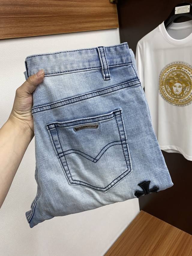 p330 1V 路易威登 25男士直筒拖地 牛仔裤原厂原布原洗水！进口原版水洗弹力面料，复杂的手工艺叠加，任何一个洗水环节多停留几秒都会变成完全不一样的颜色效果