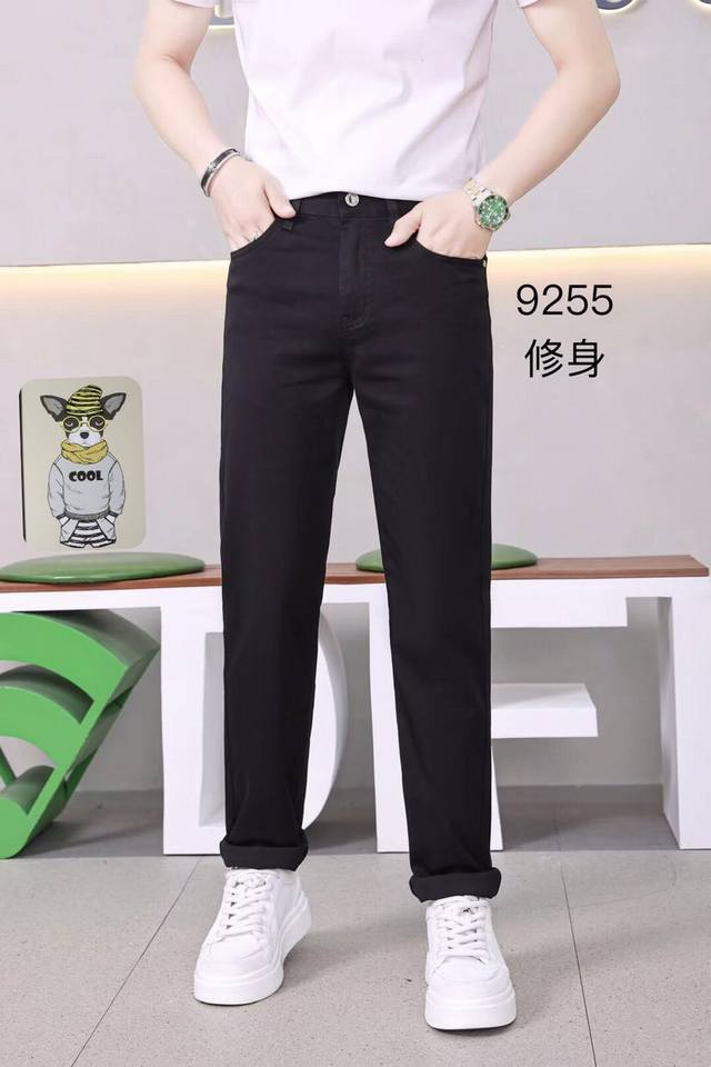 p240【Mm】高品质 2025官网高端新品原单少数帅爆牛仔裤，百分百原单 百搭神器！今年最新流行的风格设计款式，采用进口土耳其的棉花制作成的单宁布，上身舒适，