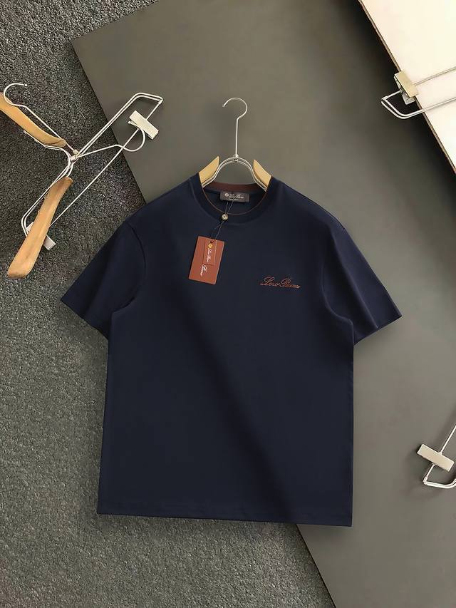p230 Lp*合身版型 顶级进口面料简约款圆领短袖，采用进口丝材质 面料细腻舒适柔软透气，顶级元素融合打造，大师级剪裁，质感无敌，亲肤性极佳，上身效果超赞 夏