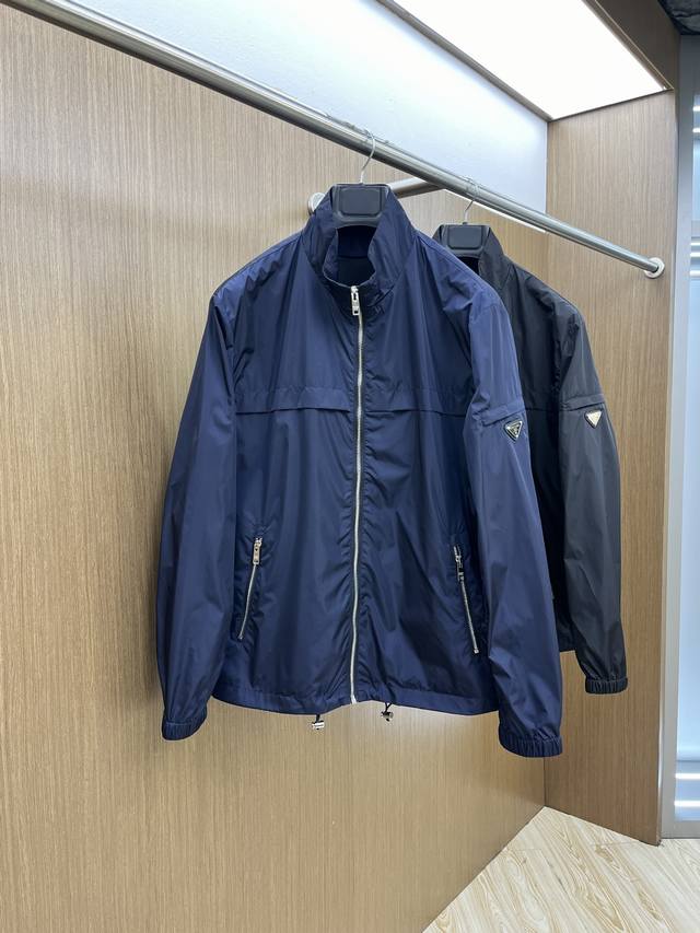 p430 Pd Ss早春新款夹克外套，官网同步，原版订制聚酯纤维面料 时尚潮流感十足，简约不简单的设计，原厂五金辅料，潮流时尚高档人士必留版！ 码数:M-3Xl