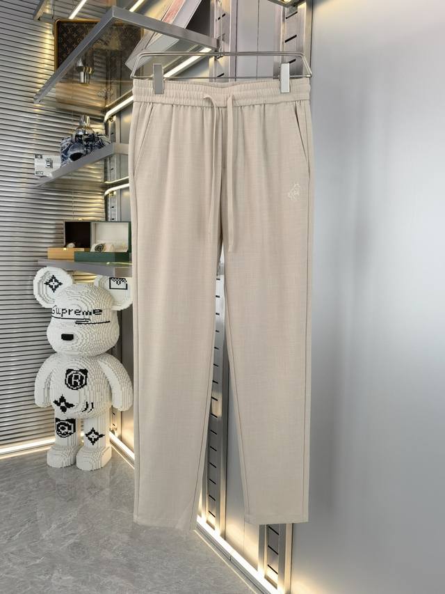 p220 爱马仕 Hermes 春夏新品新款弹力纤丝绿竹桑蚕丝面料，柔软舒适宽松直筒 穿上新颖 时髦面料舒服透气，穿着非常舒适 低调不失奢华 穿出去非常有档次。