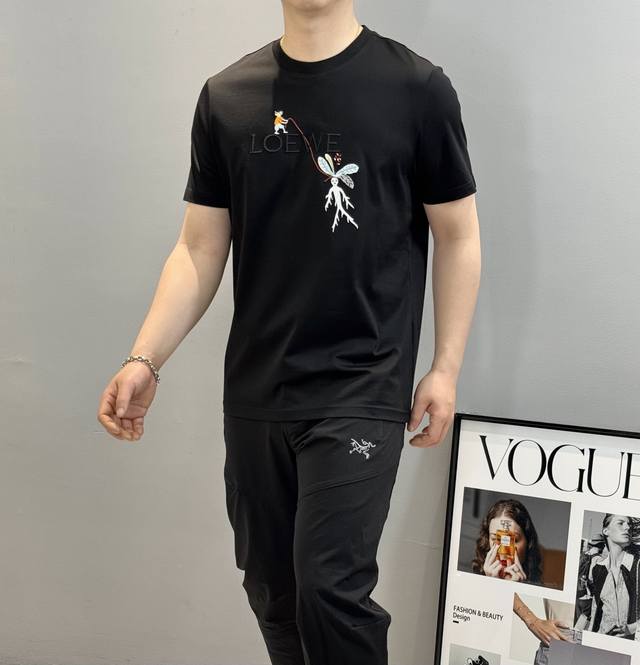 200 loew*罗意-威25S春夏新款圆领丝光短T. 悬垂感强！手感质感都极完美！最新品牌图形3D绣花设计.立体好看.修身的裁剪设计，让你干净利落！时尚又好看